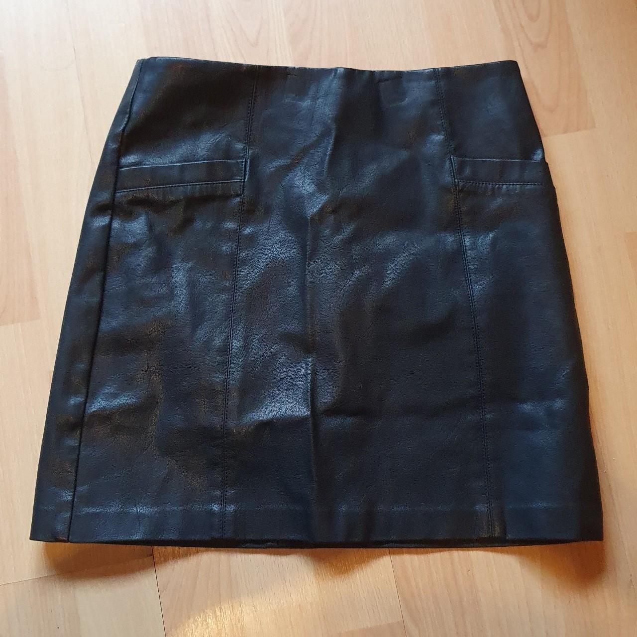 Black skirt silver zip best sale