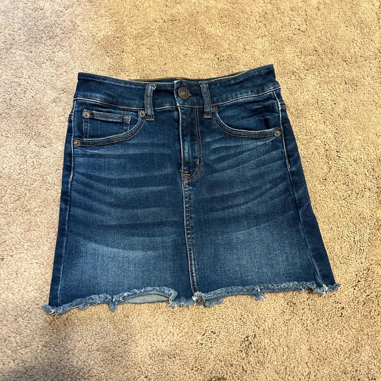 Stretchy American eagle jean skirt Size 0 Jean skirt - Depop