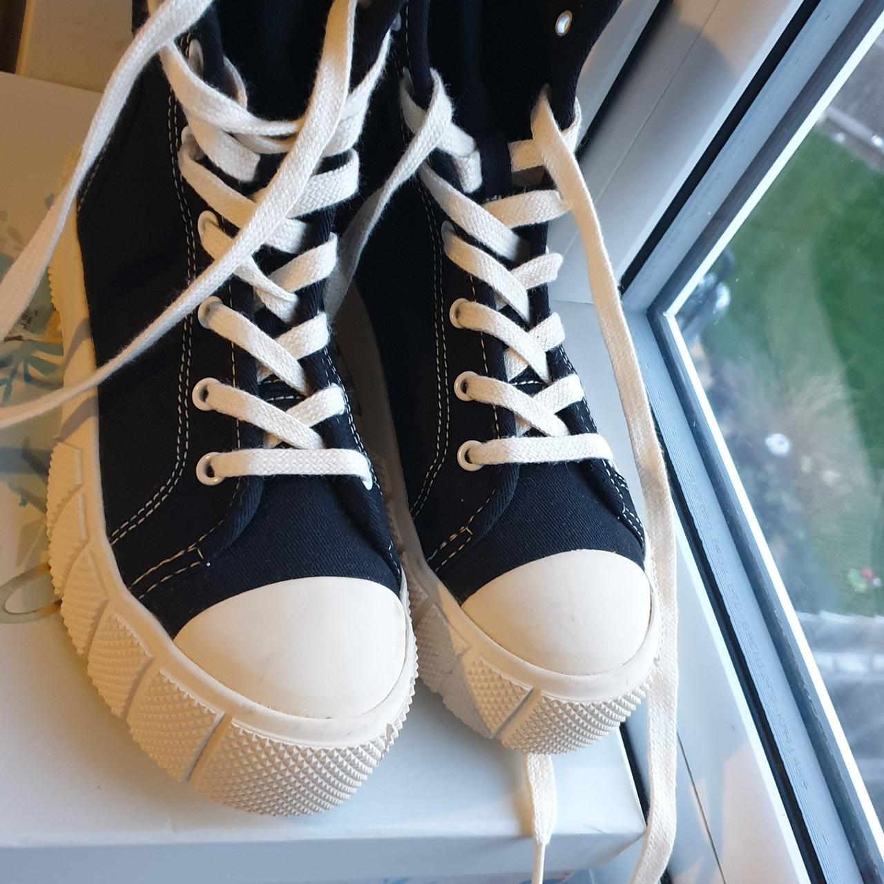 Zara Women's Black and Cream Trainers Depop