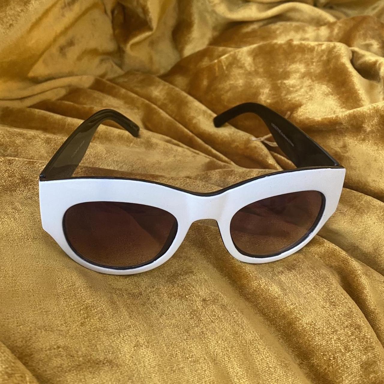 MinkPink Women's Cat eye Sunglasses White – Mink Pink Retro