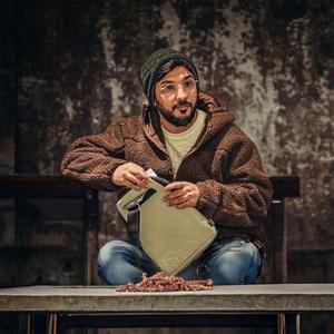 This cozy crewneck is made from chunky Depop