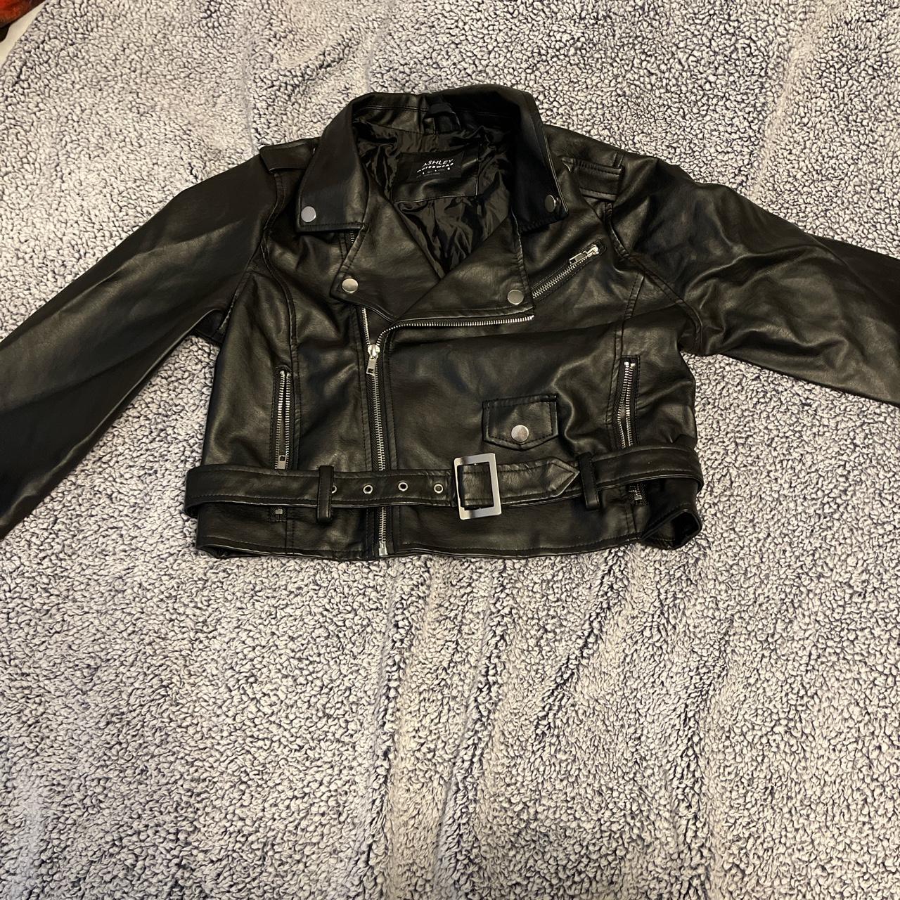 Hot Topic Women's Black Jacket | Depop