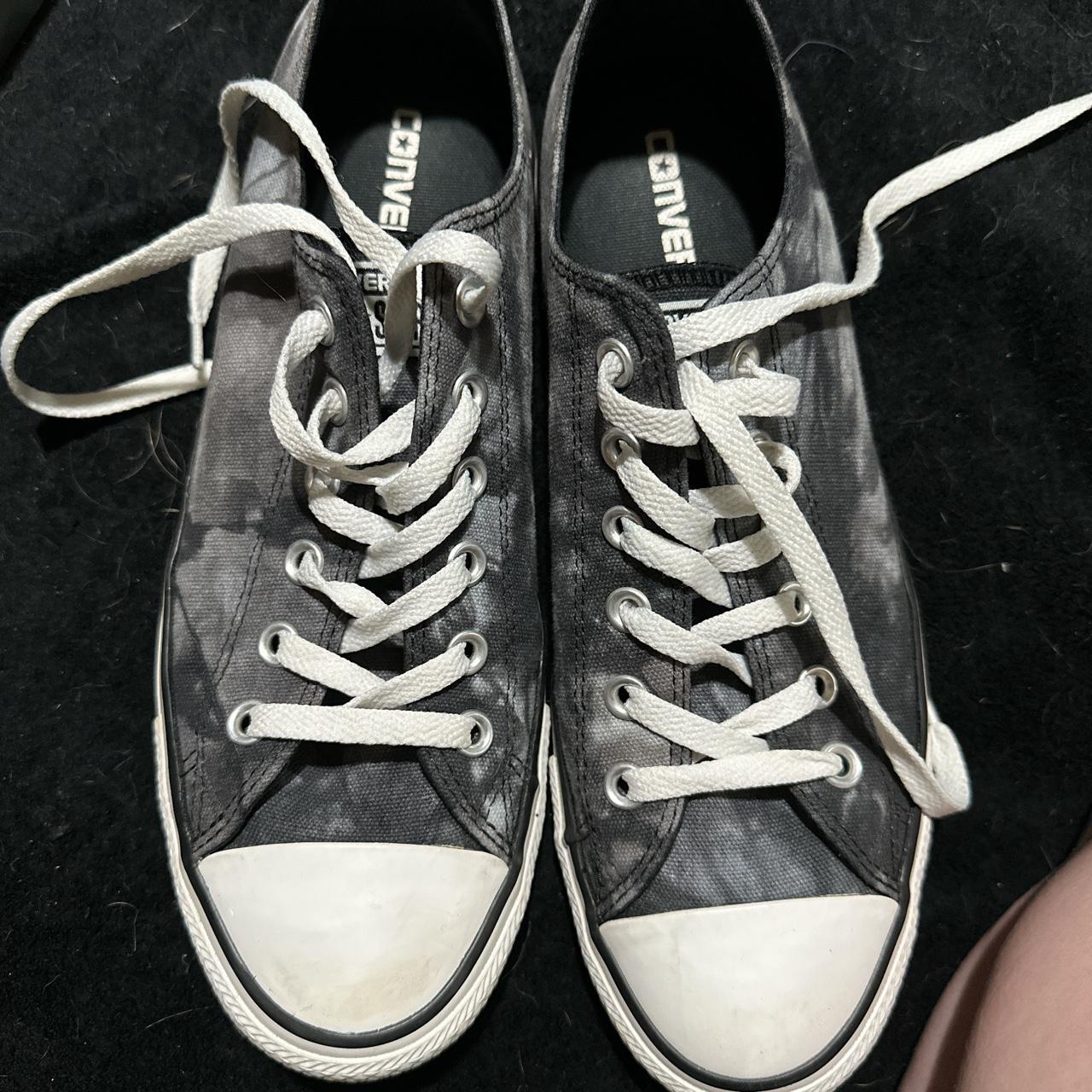 Grey tie hotsell dye converse