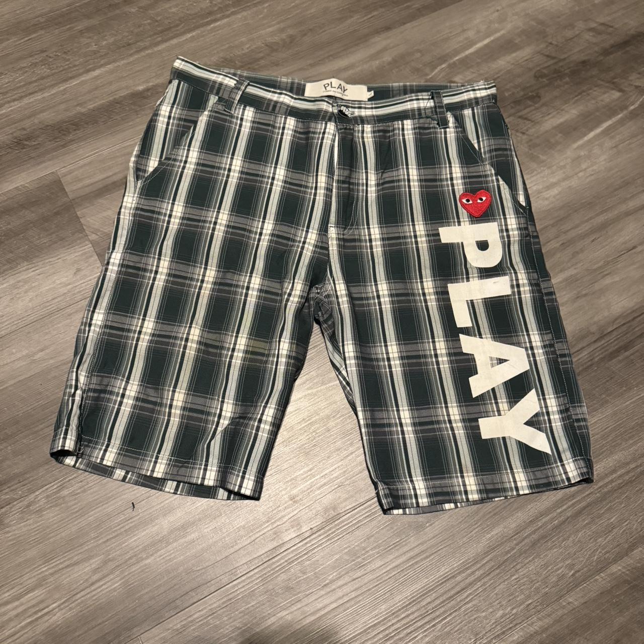 CDG shorts Great condition Size L - Depop