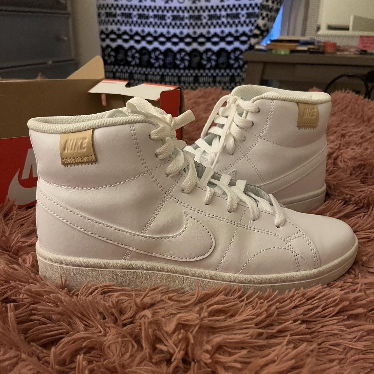 nikecourt royale 2 mid