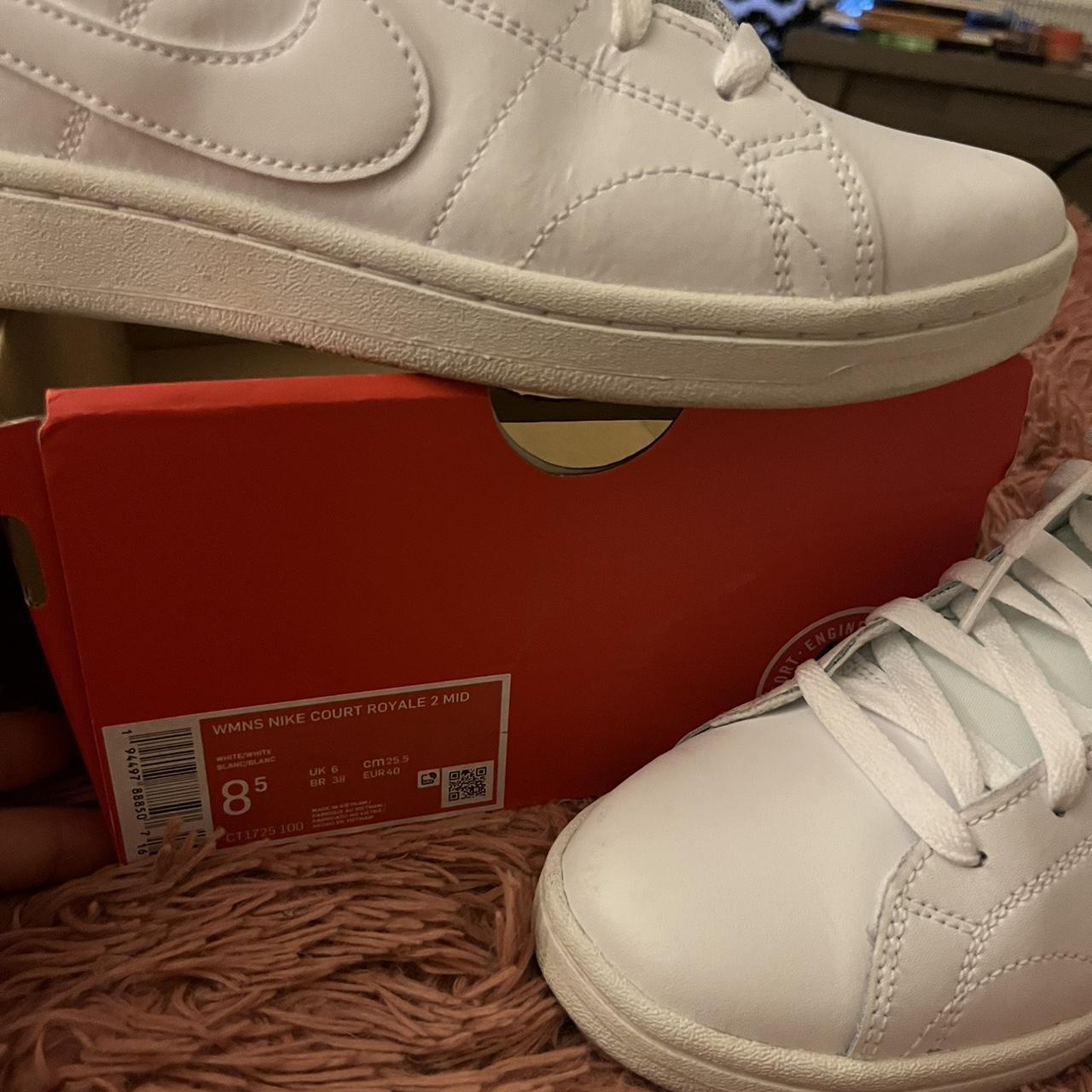 nikecourt royale 2 mid