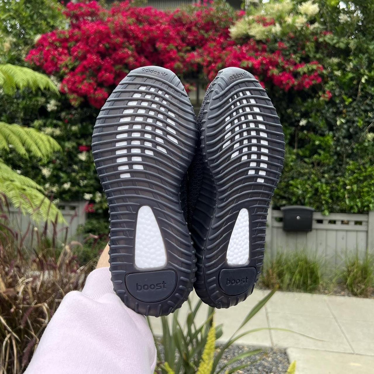 yeezy trainers womens black