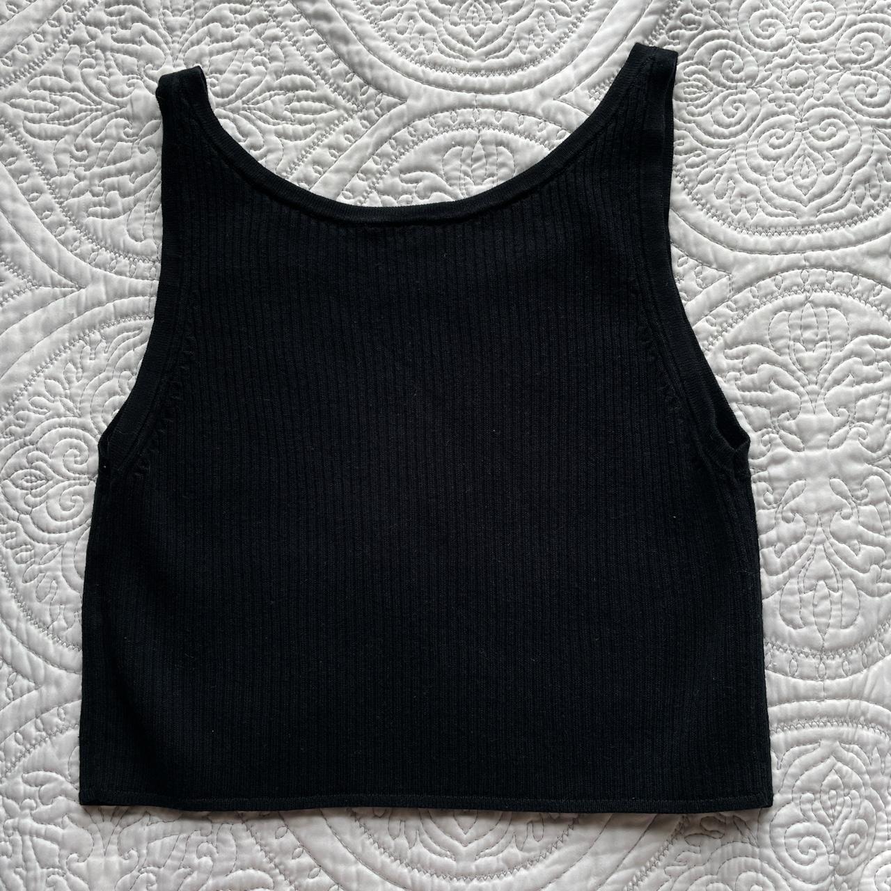 UNIQLO Women's Black Vest Depop