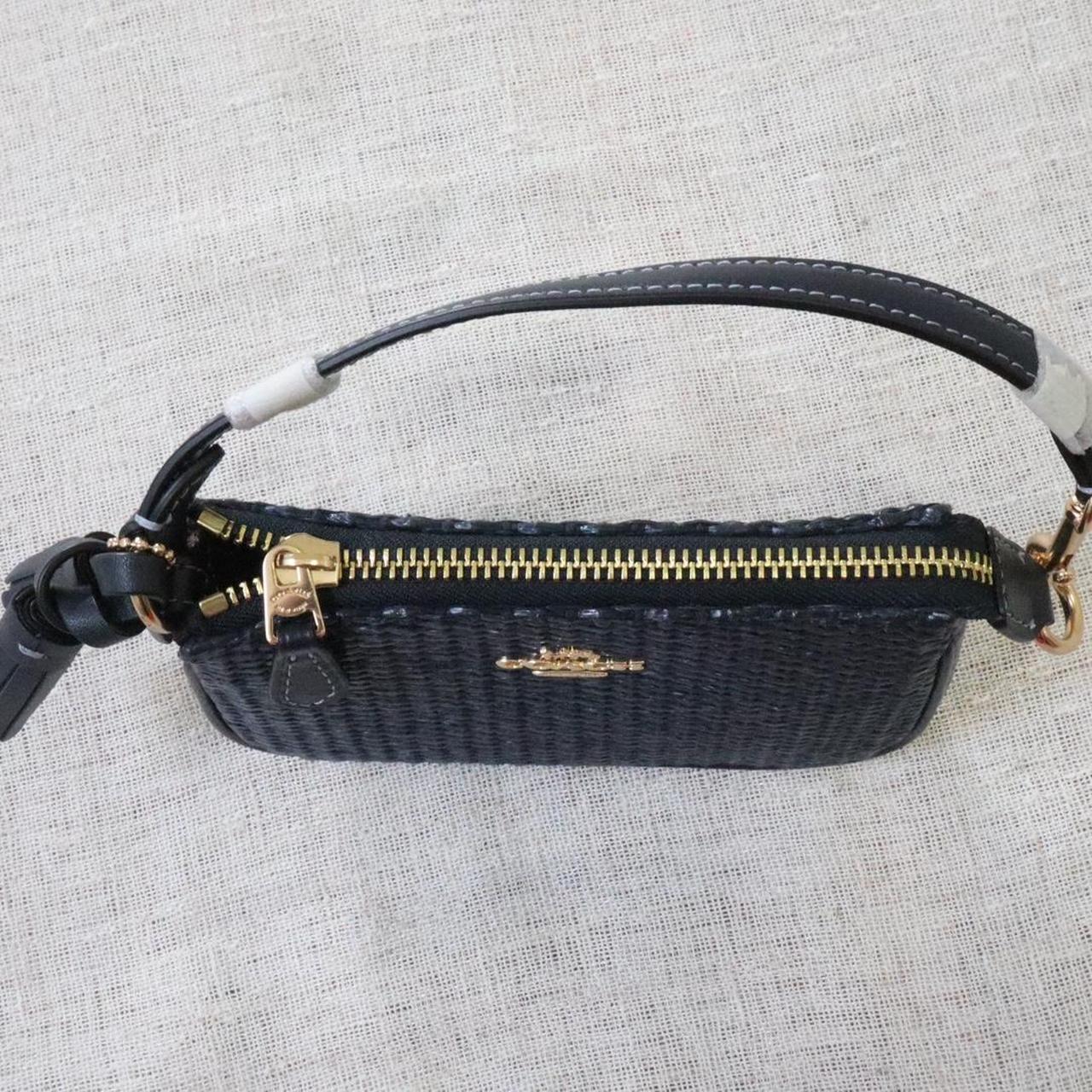 ★ストラップ付きミニポーチ★COACH Nolita 15 In Straw ☆ストラップ付きミニポーチ☆COACH Nolita 15 In Straw