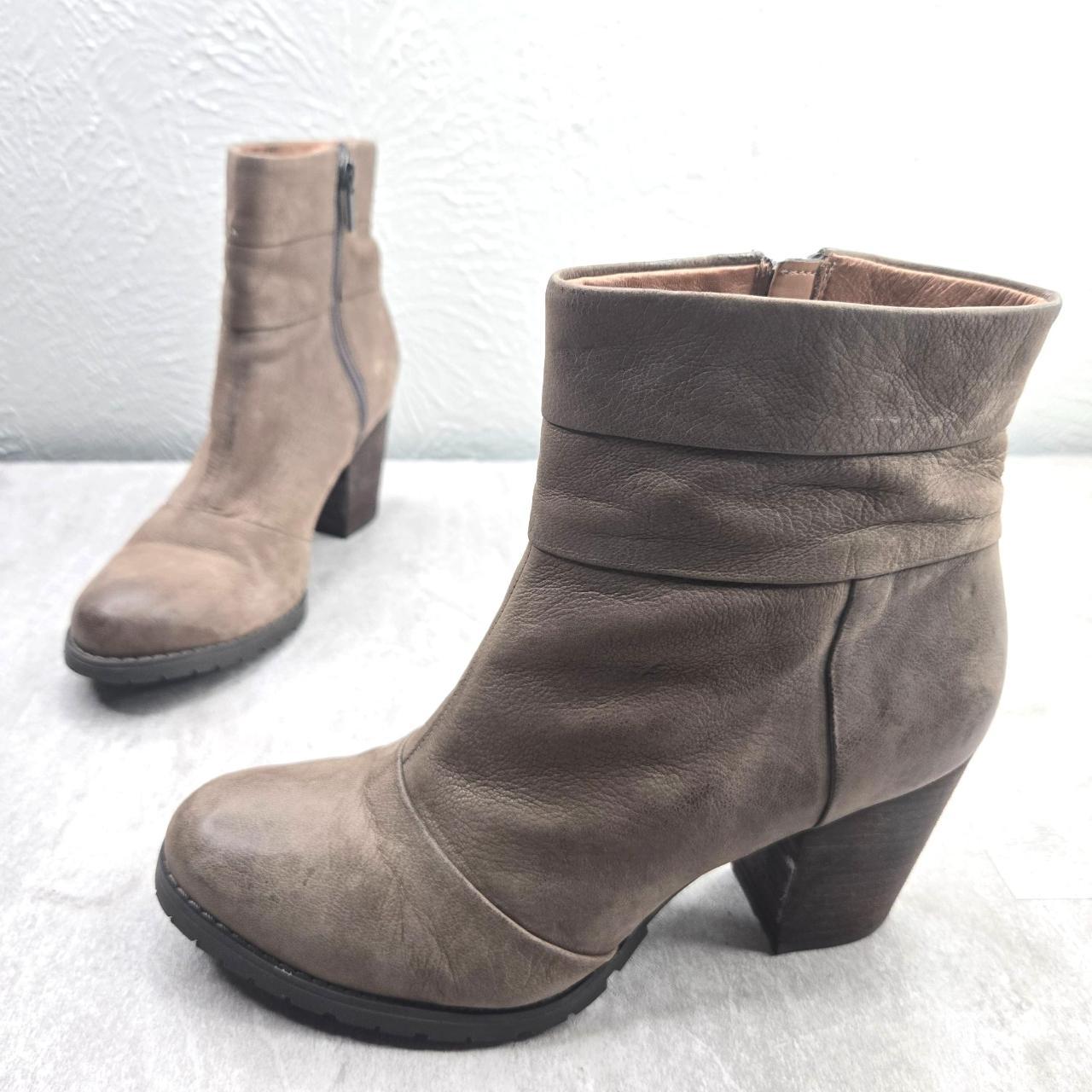 Clarks Indigo Western Ankle Booties Sz 7 Taupe