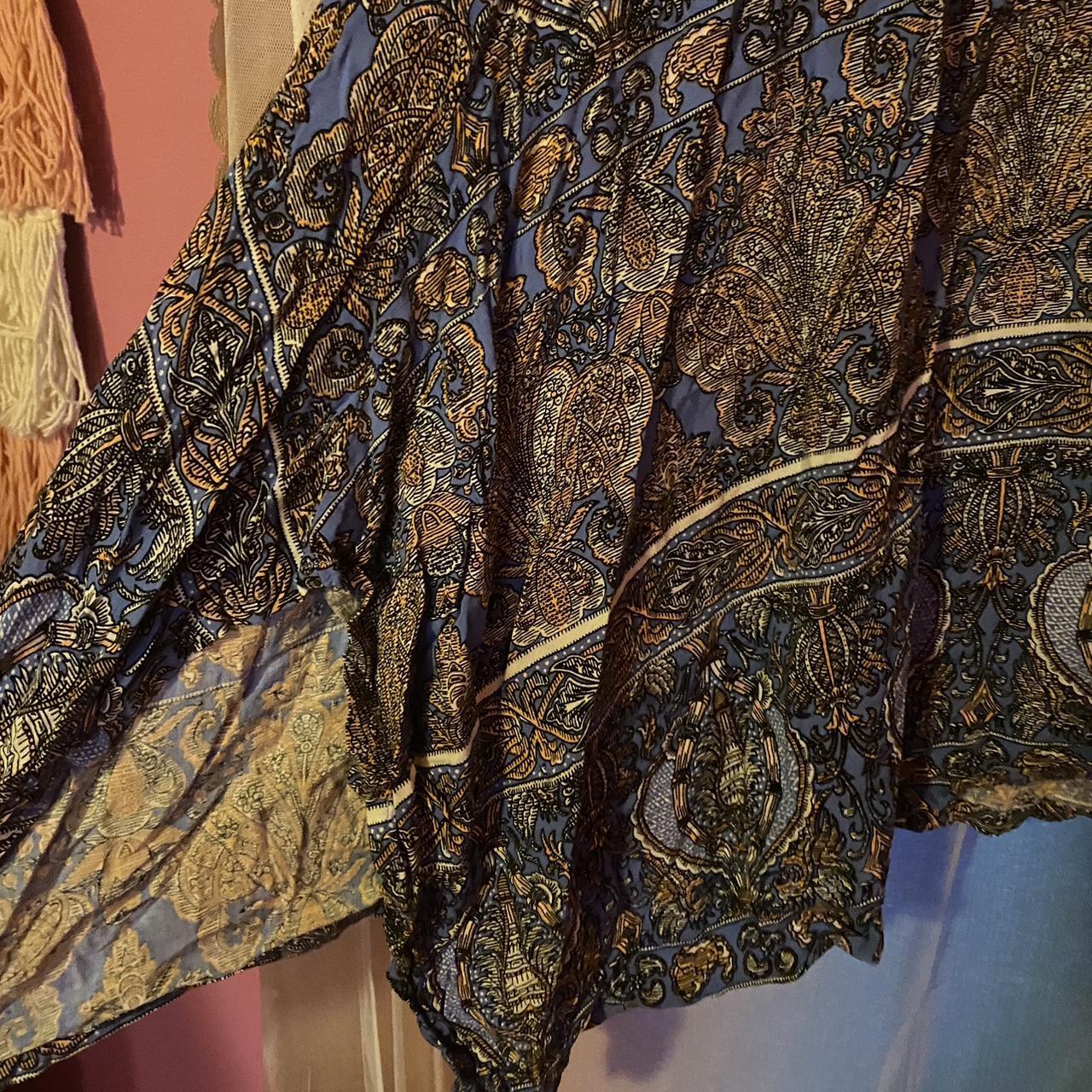 This gypsy skirt is a gorgeous and flowing treasure.... - Depop