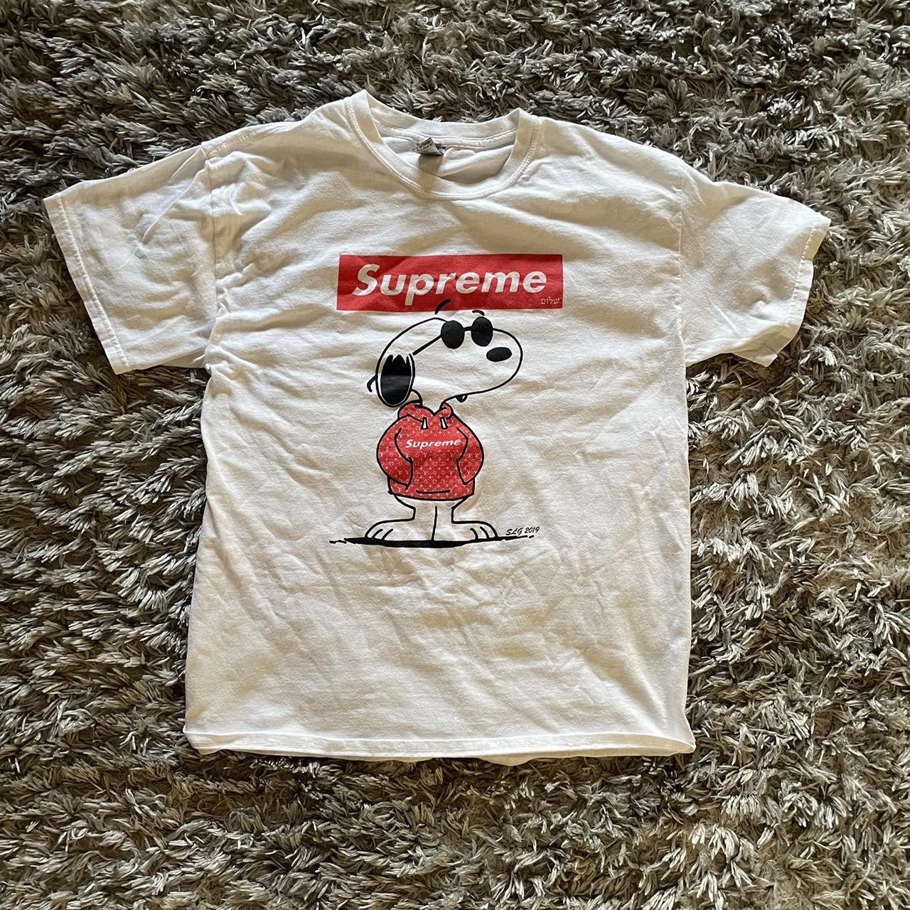 Vintage knock off Supreme Gildan tee Great quality