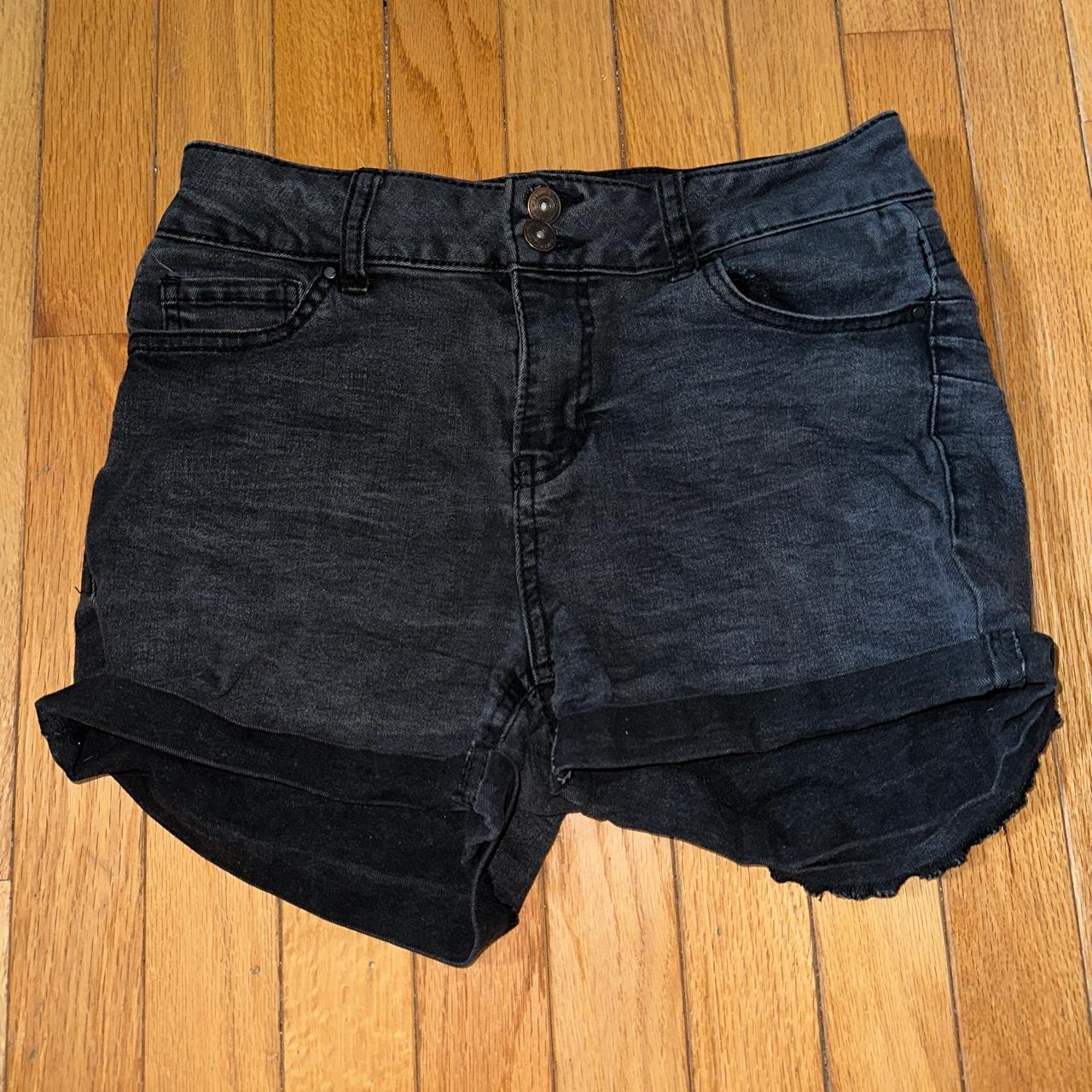 Rue 21 Women's Black Shorts | Depop