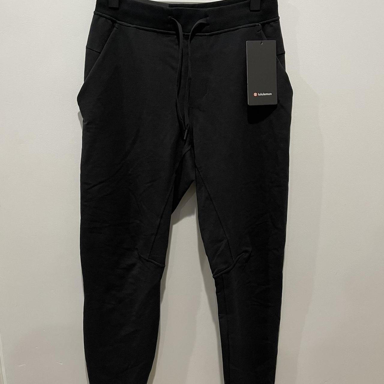 Men’s top Lululemon black, joggers size large