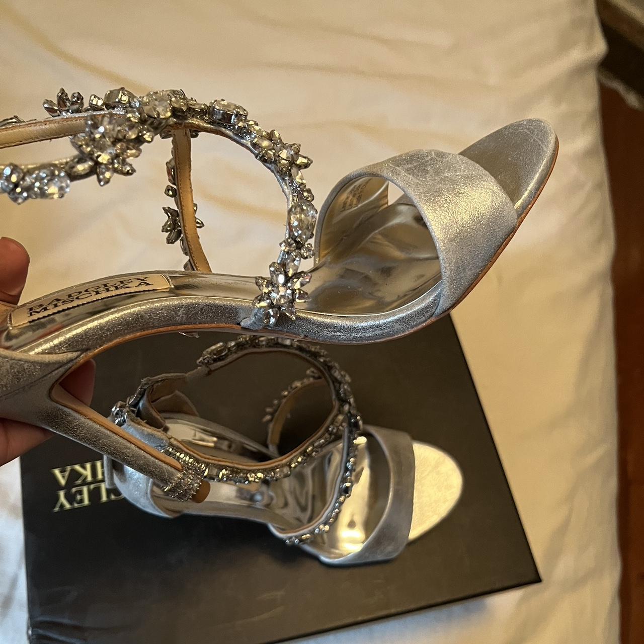 badgley mischka silver heels