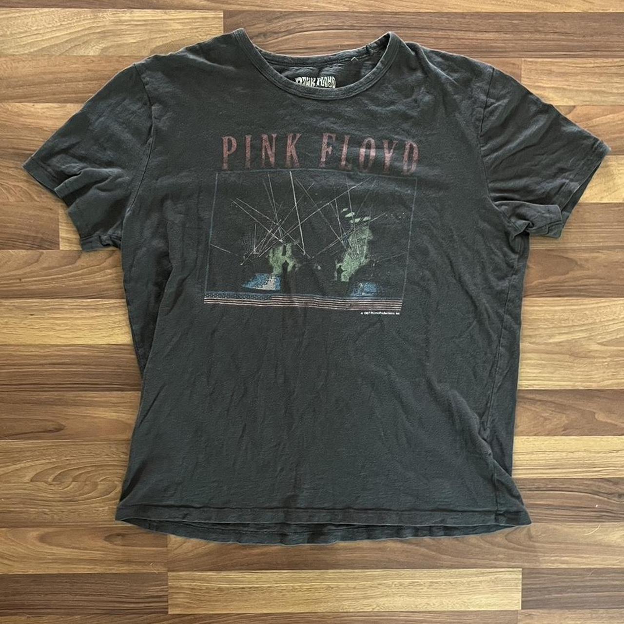 1987 Pink Floyd Tour Reprinted T-Shirt - L - Single... - Depop