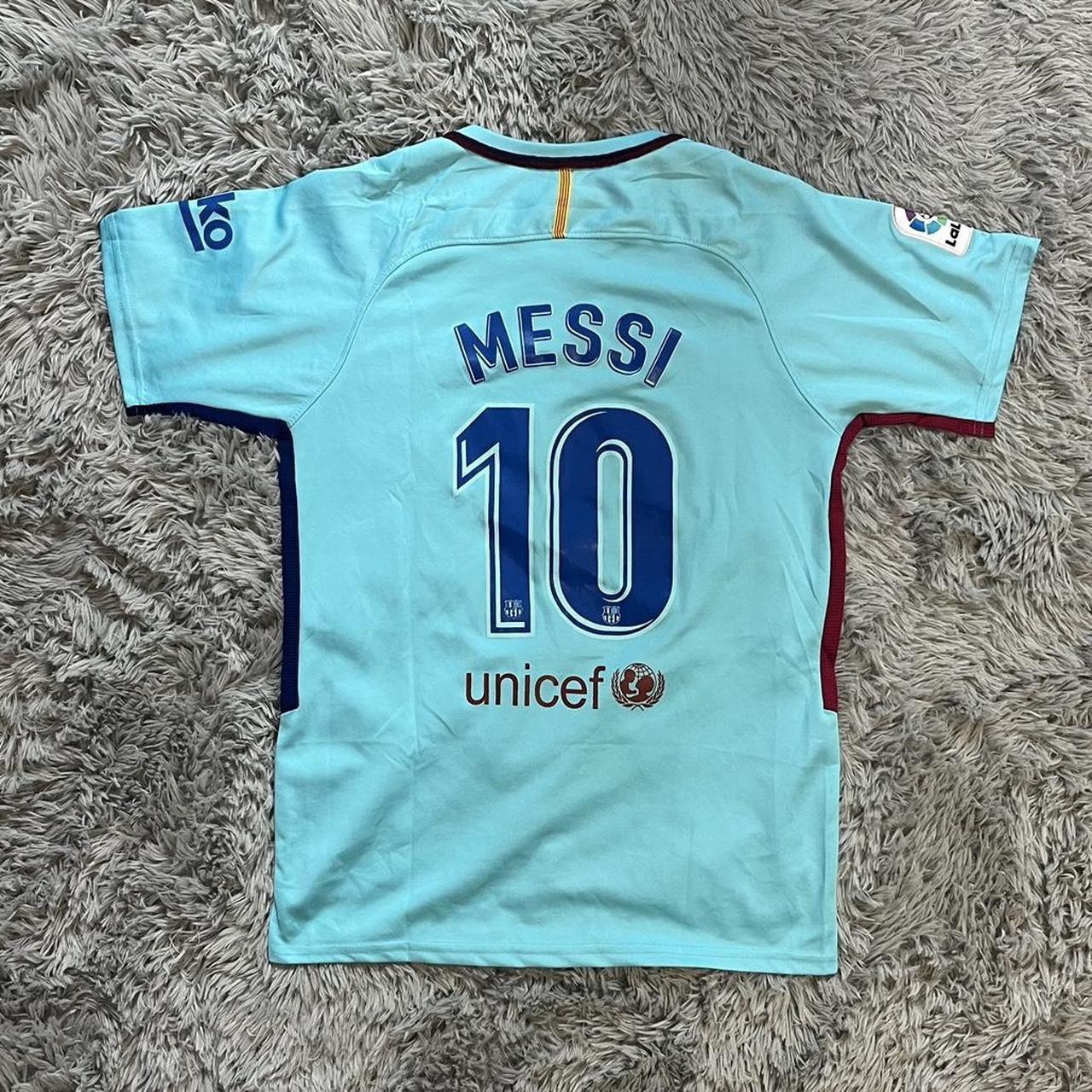 Barcelona Soccer Jersey Messi women's small - Depop