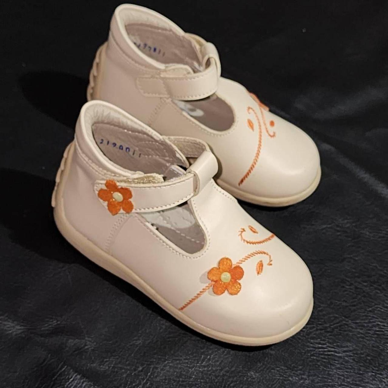 Andanenes Toddler Girls Walking Shoes 8 Gently used Depop