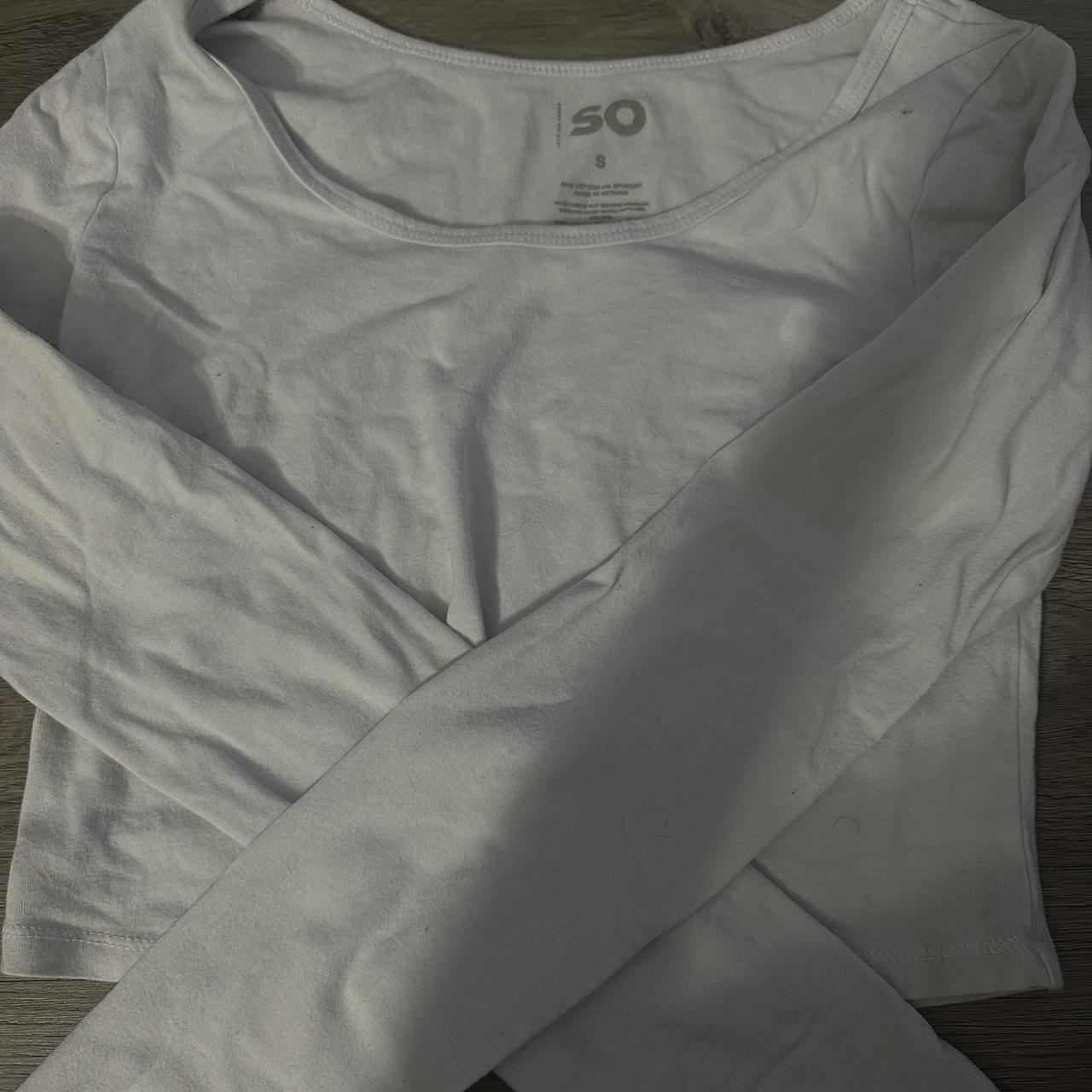 cute white long sleeve crop top. doesn’t really fit... - Depop