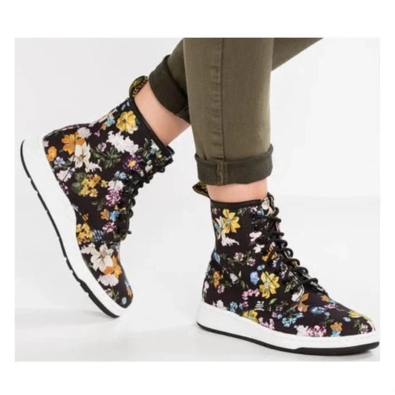 Dr. Martens Darcy Floral Newton Black Canvas Lace Up