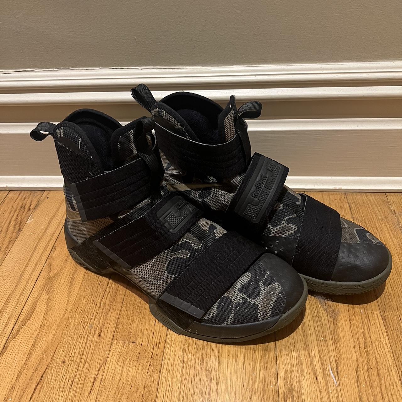 Zoom lebron hotsell soldier 10 camo