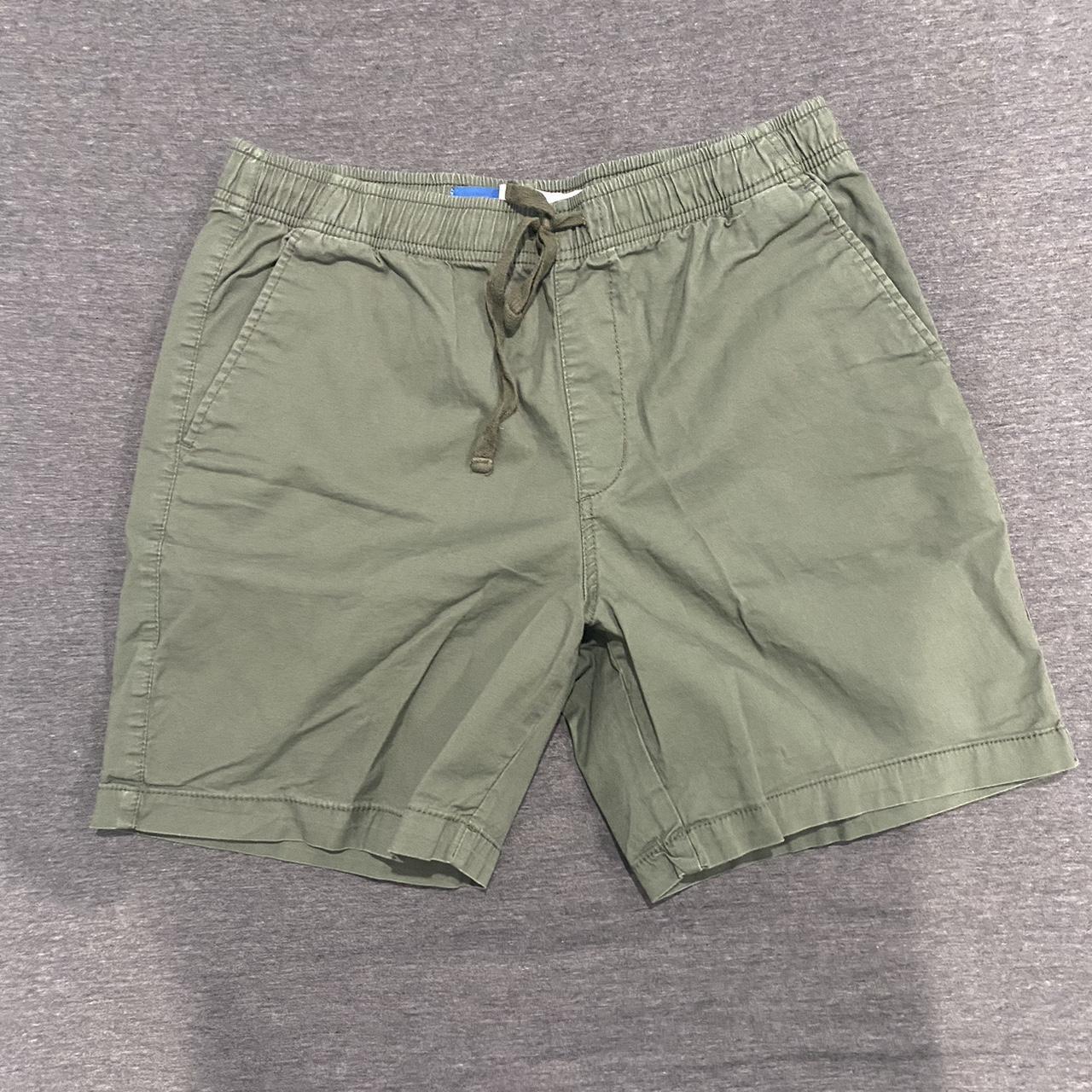 Old Navy Men's Green Shorts | Depop