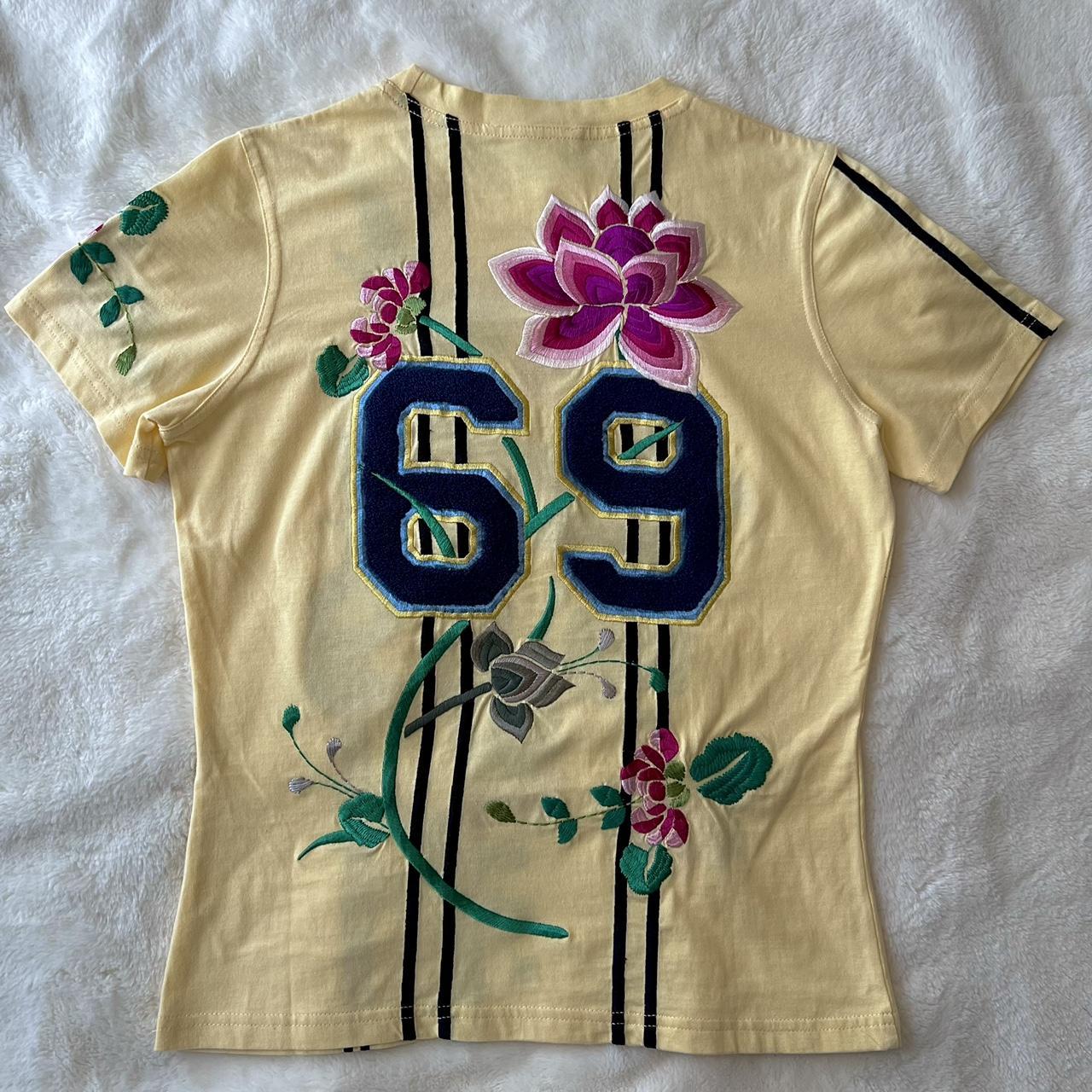 DIOR ADIORABLE EMBROIDERED T-SHIRT FLORAL SÚPER - Depop