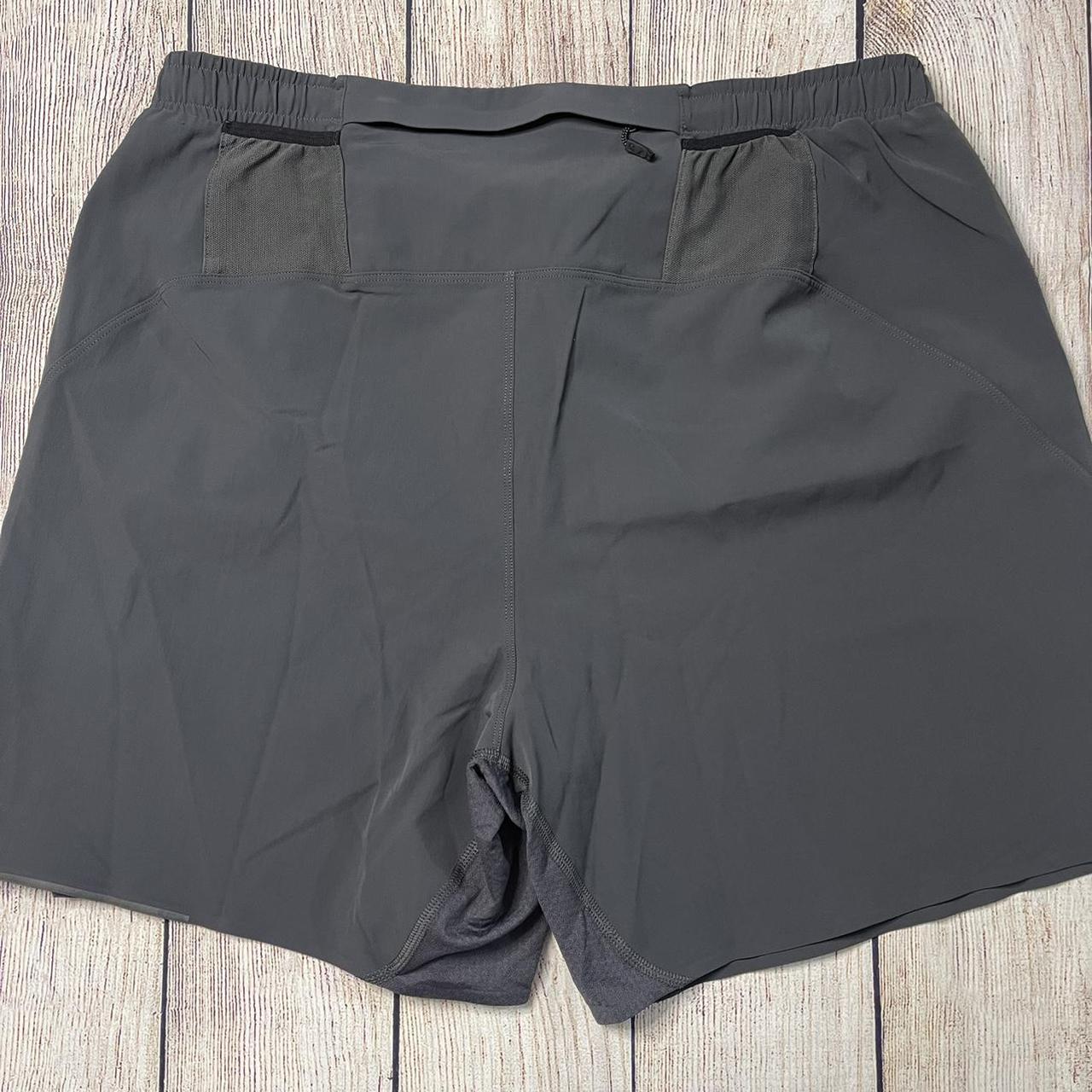 Lululemon Men's Grey Shorts (3)