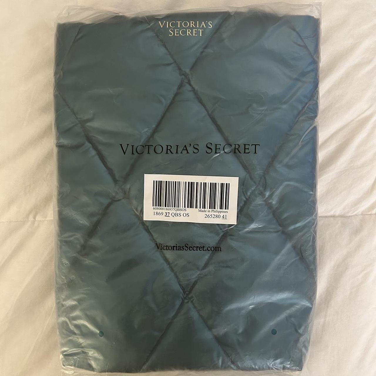 NWT Victorias Secret Tote and Makeup Bag Shipping: - Depop