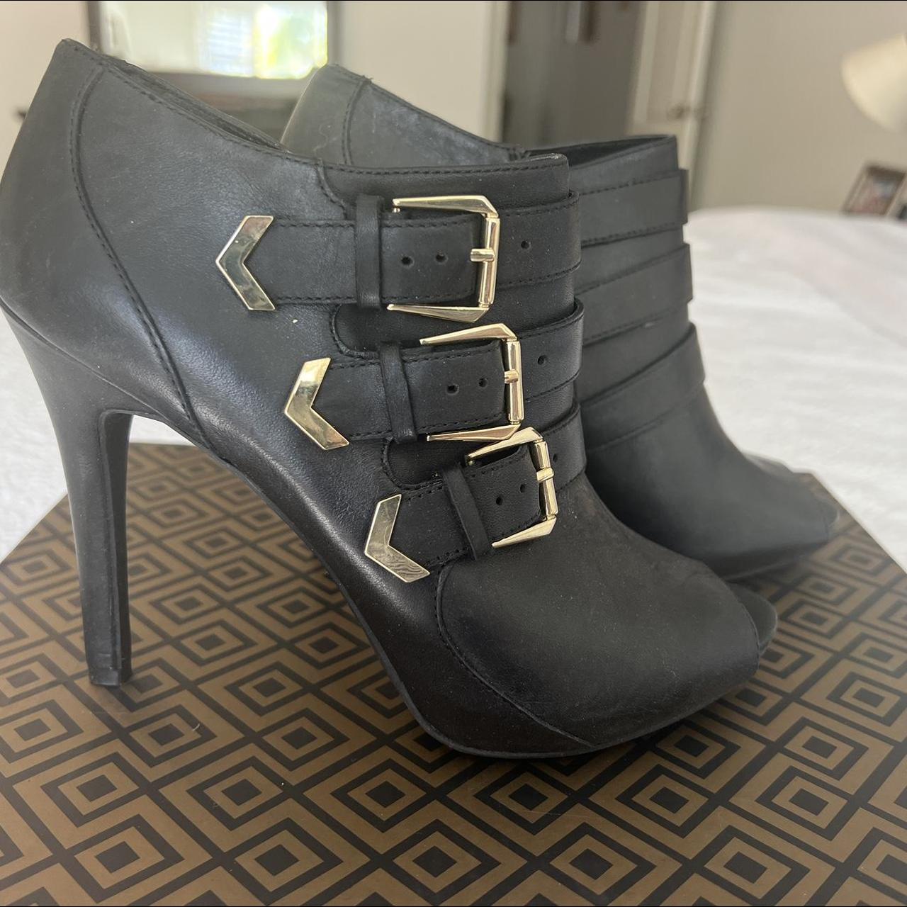 BCBGMAXAZRIA Women's Black Boots | Depop