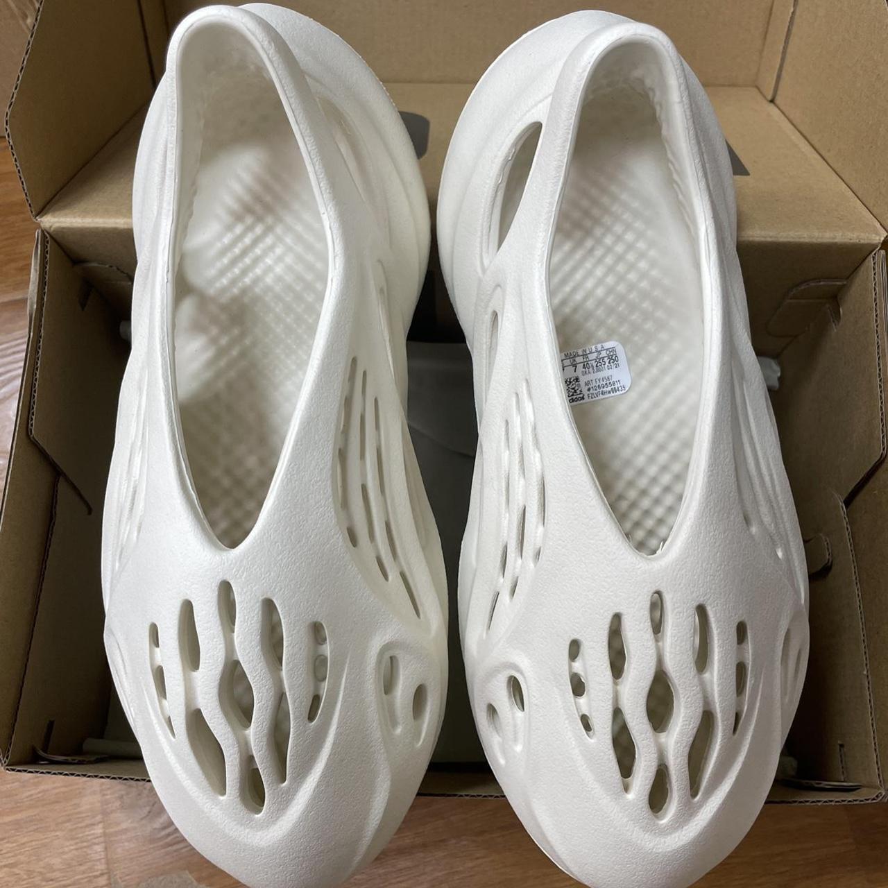 yeezy shoes men price