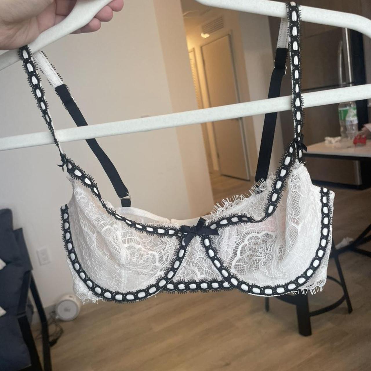 victoria's secret lace bra