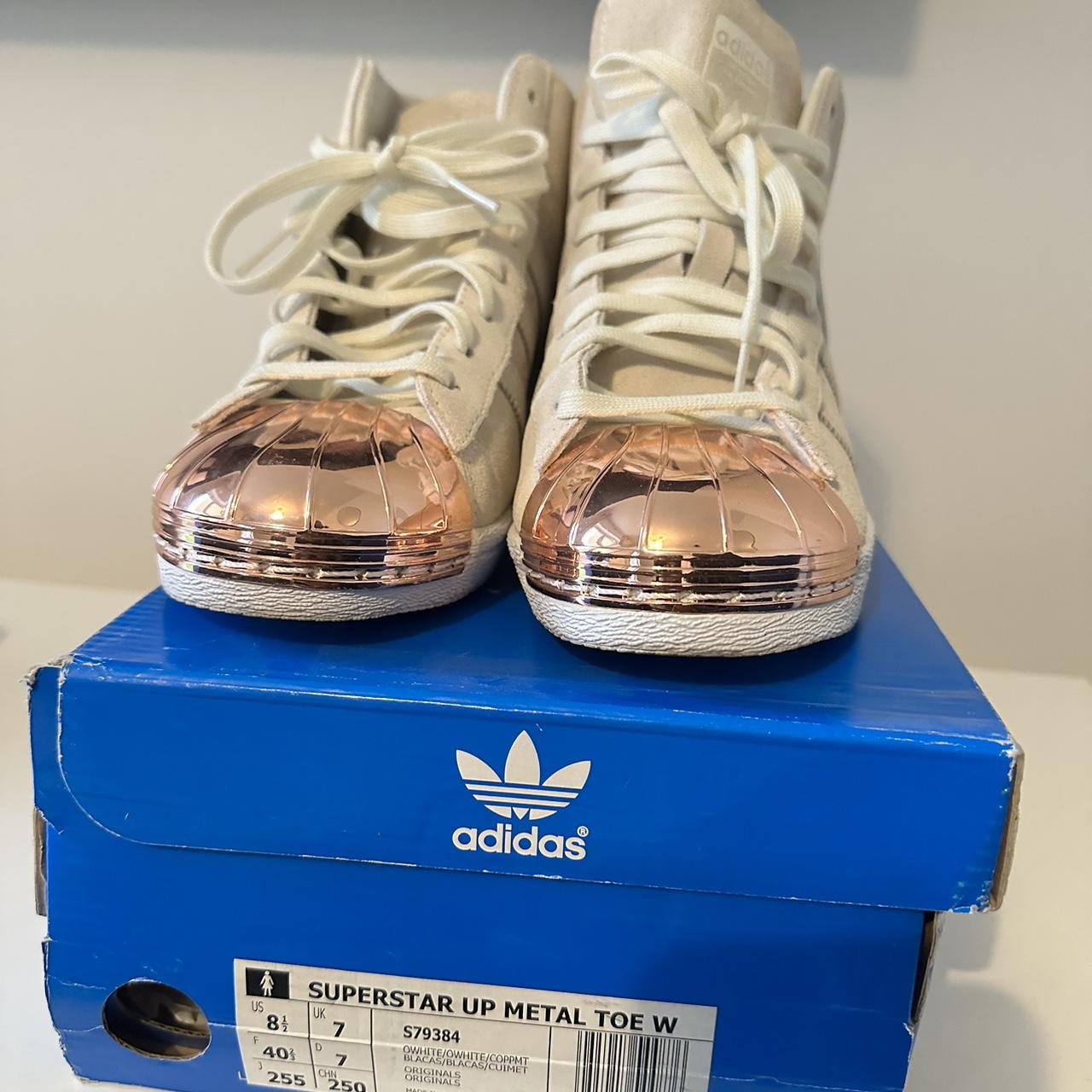 Adidas Women's Cream and Gold Trainers Depop