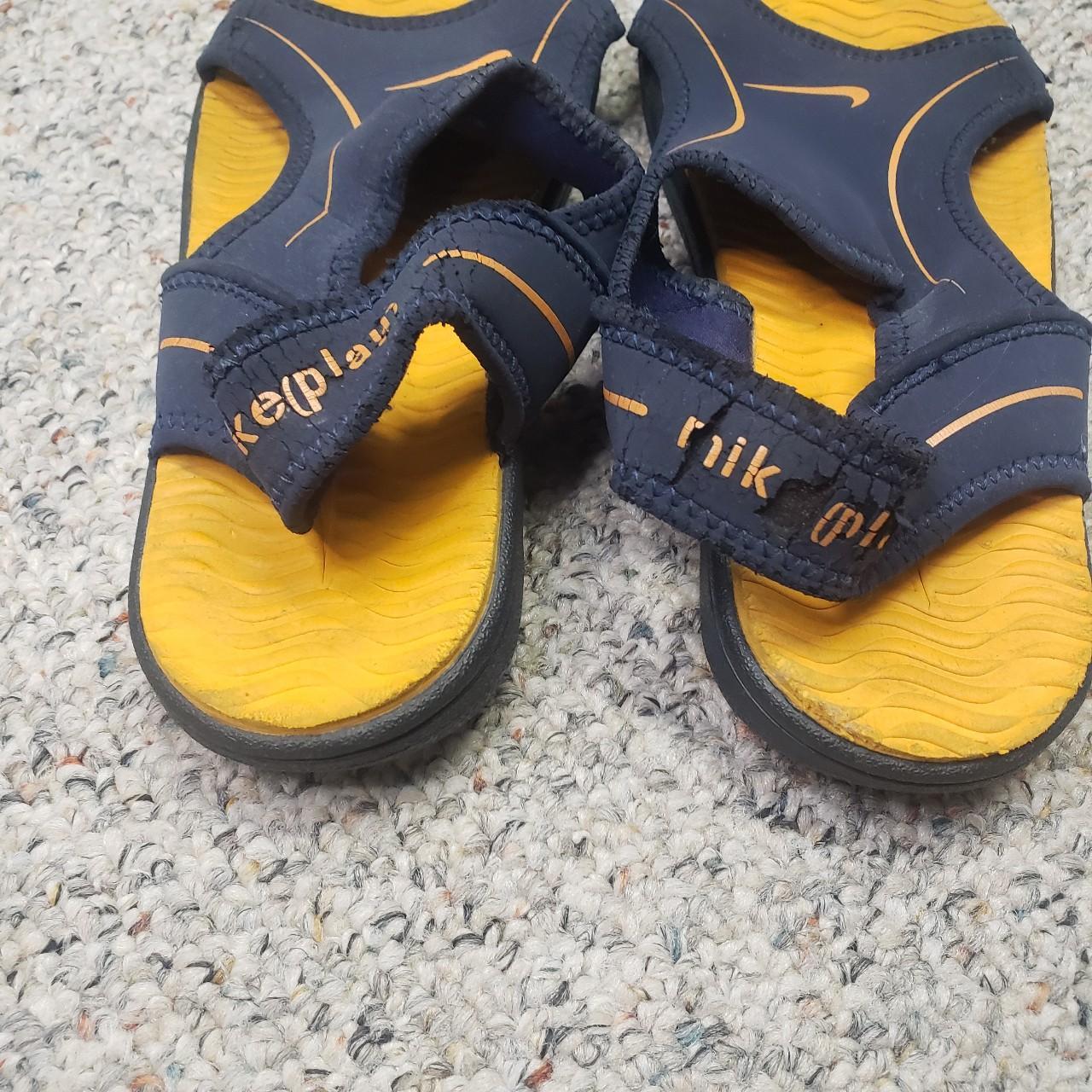 royal blue nike sandals