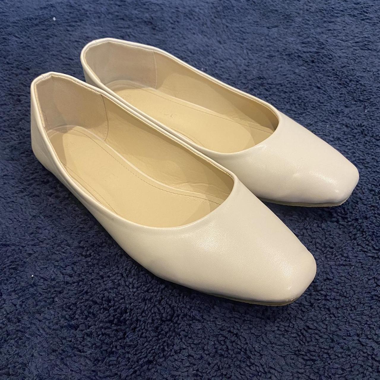 Cream colored flat on sale shoes