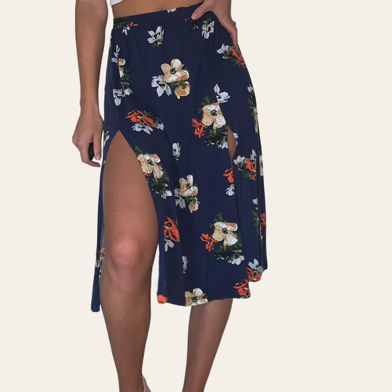 Navy Floral Midi Skirt 🤍PRICING POSTAGE: £10 Depop