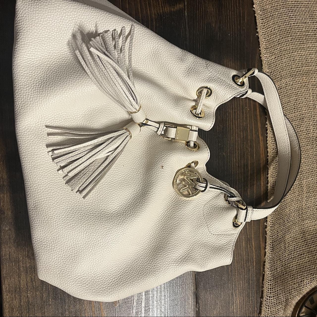 Used Michael Kors handbag. But still looks new., Luxury, Bags & Wallets on  Carousell