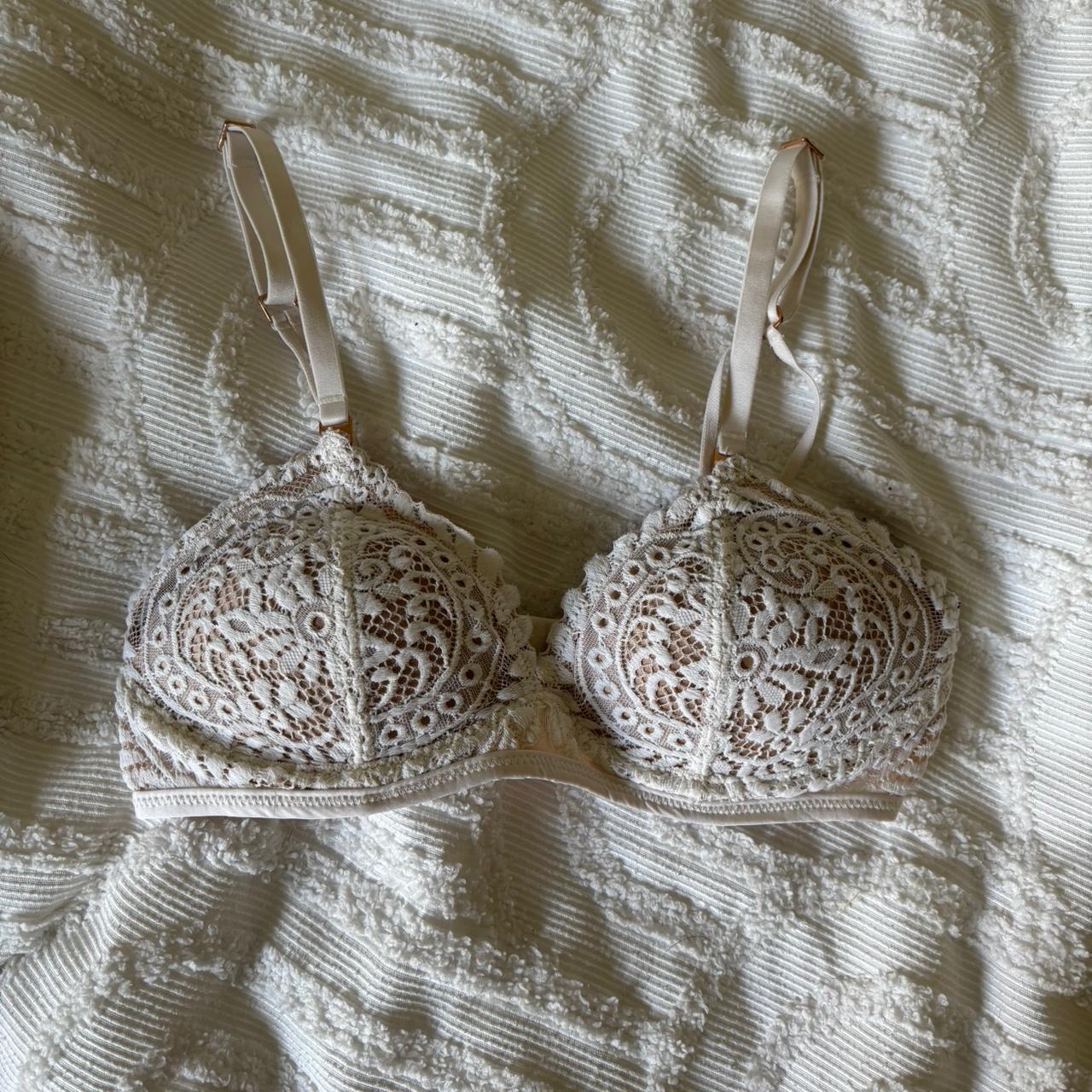 item listed by _isabella_lang_