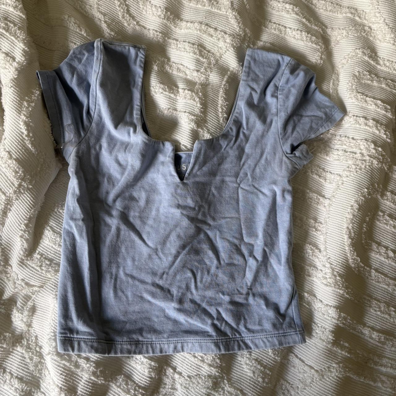 item listed by _isabella_lang_