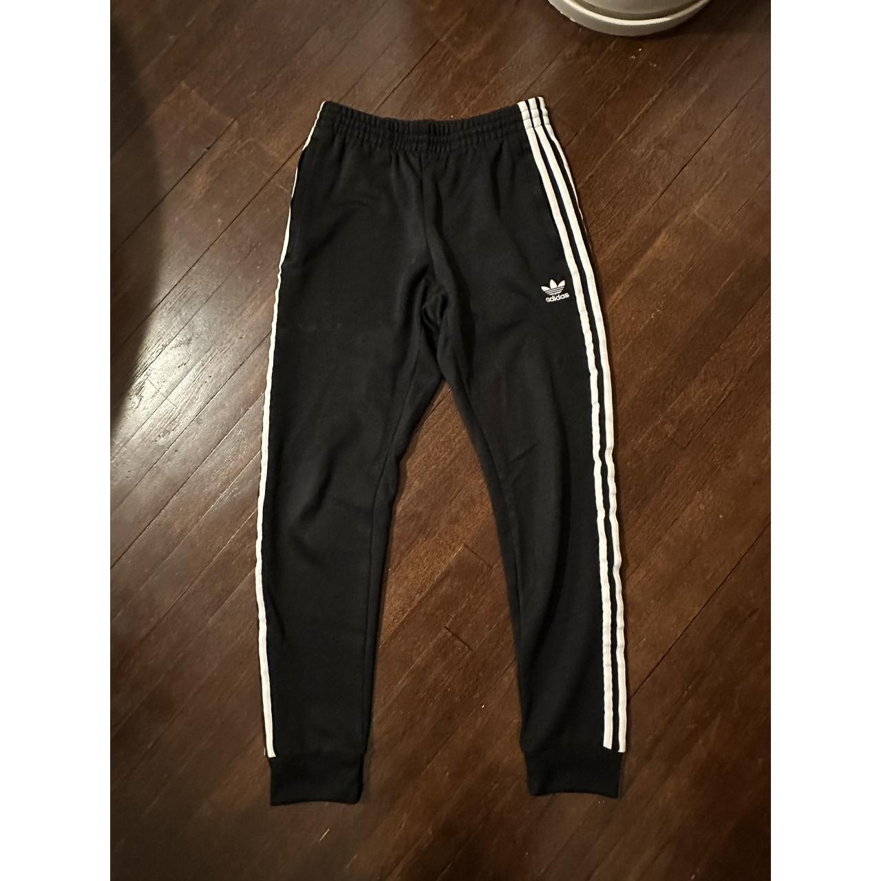 Adidas classic jogger tracksuit hotsell