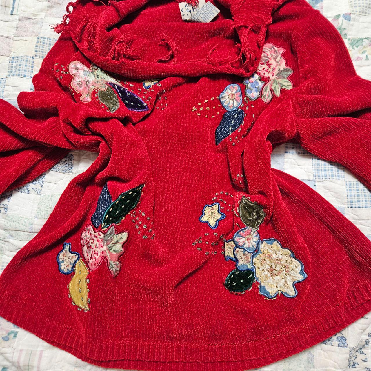 Source Unknown Women's Sweatshirt - Red/Multi - M… - image 1