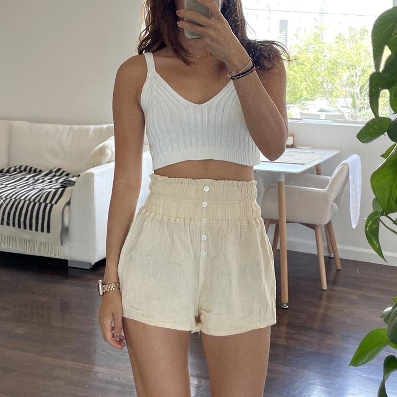 H&M Women's Cream Shorts | Depop