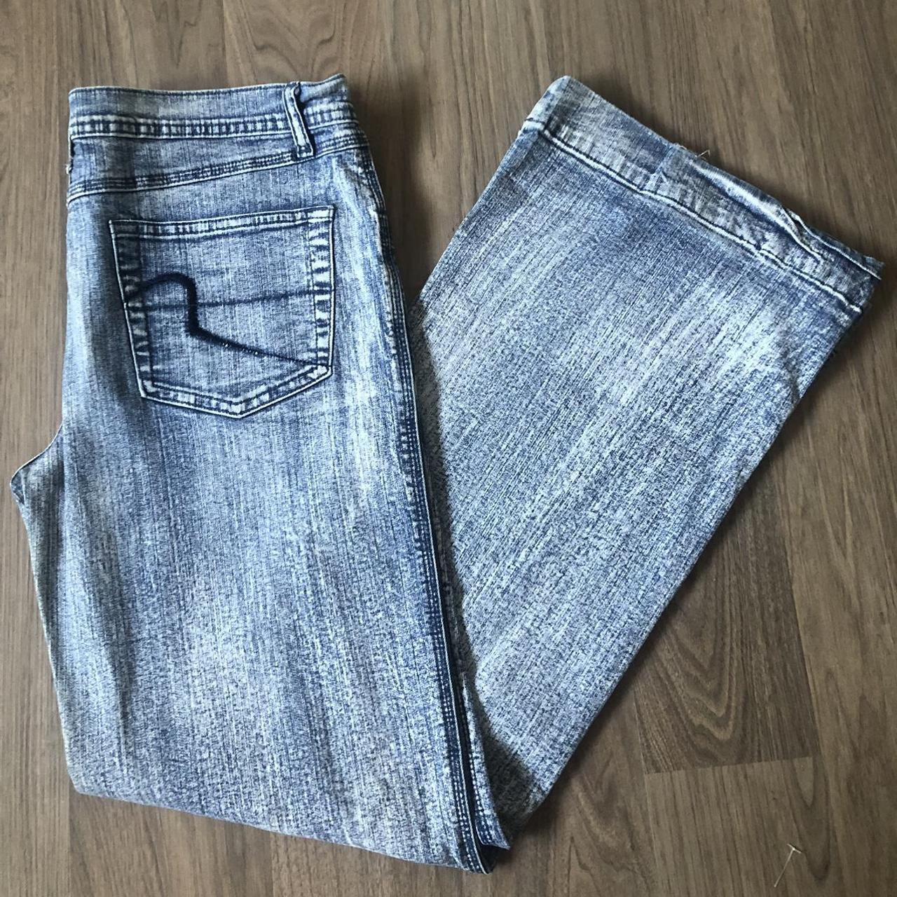 Y2K Schlaghose Jeans in heller Waschung und cuten... - Depop