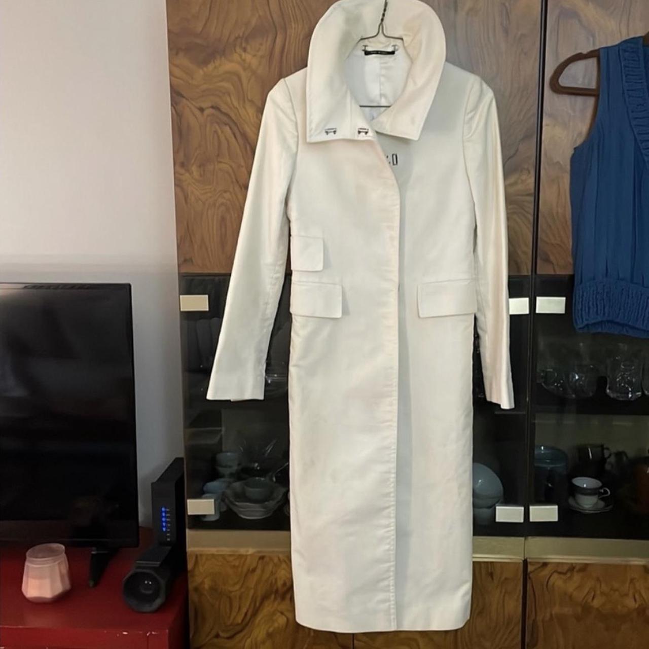 Authentic Gucci long Vintage white trench coat. - Depop