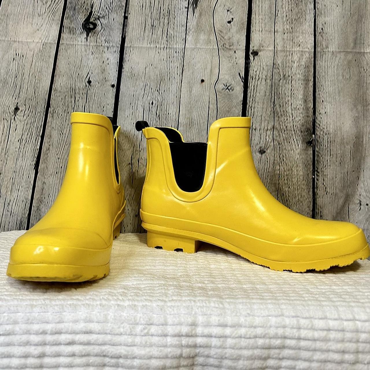 women-s-yellow-and-black-boots-depop