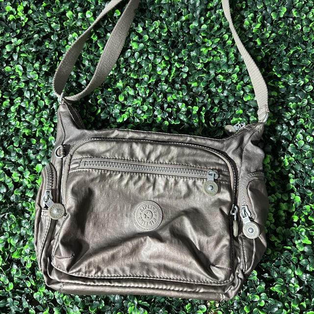 Kipling deals metallic pewter