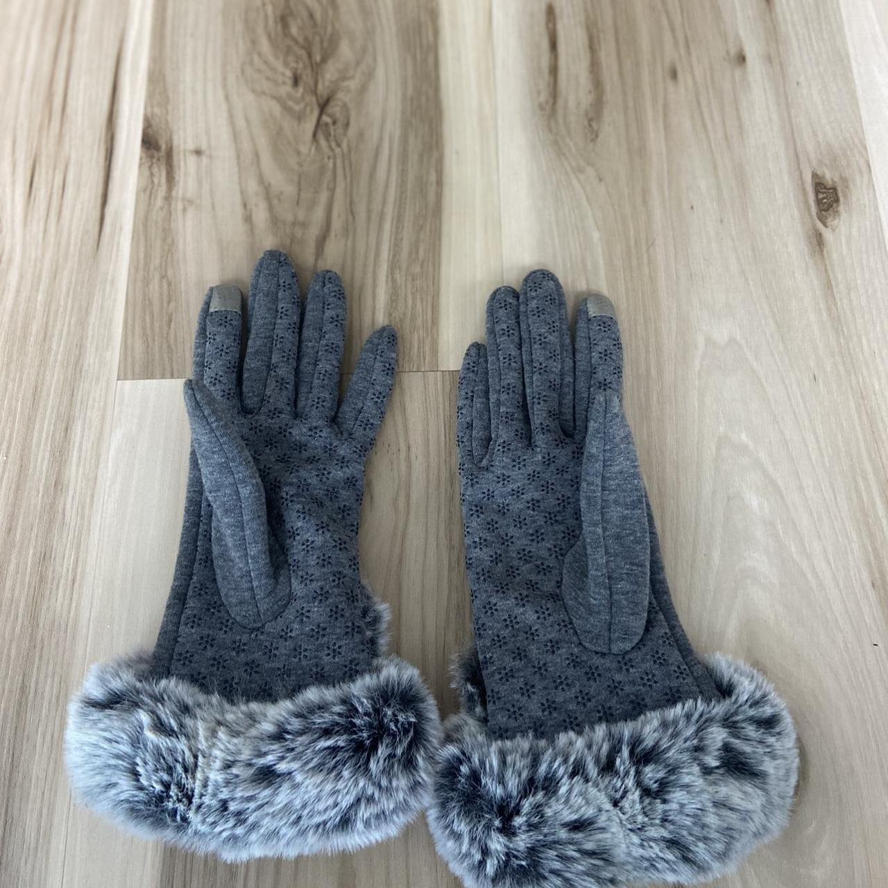 UGG Women's Grey Gloves Depop