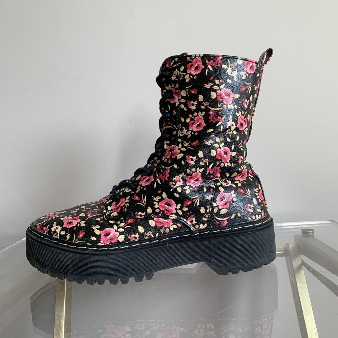 UNION BAY Kiwi Floral Platform Combat. Depop