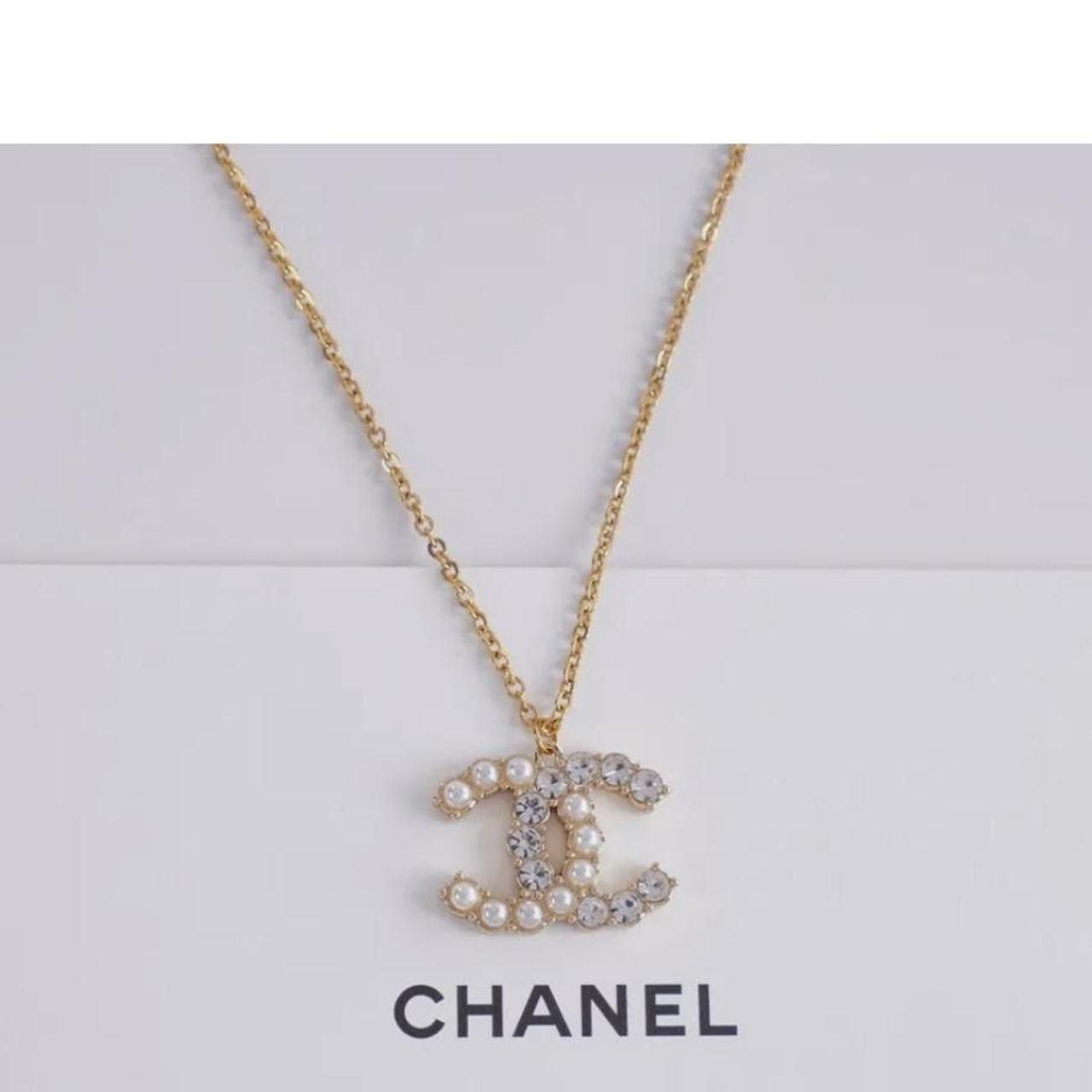 Gorgeous authentic CHANEL pearl and rhinestone CC