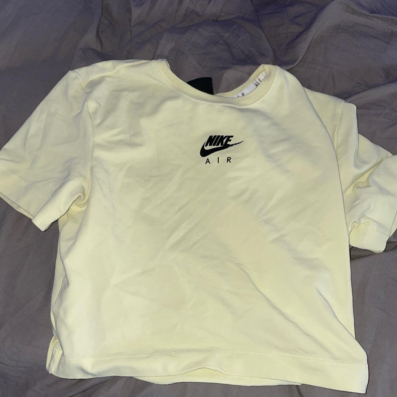 nike cropped tee! size medium but fits small/xs $8 - Depop